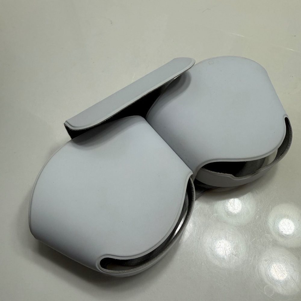 Apple Airpods Max genuine Headphones Replacement Smart Case White case only